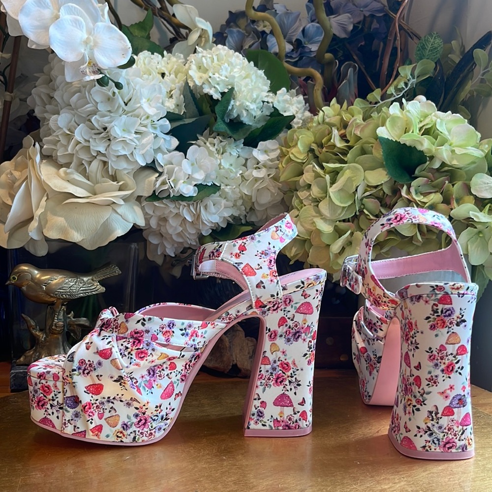 NWOT! Sugar Thrillz “Totally Buggin’” Platform Heels - Picture 4 of 16